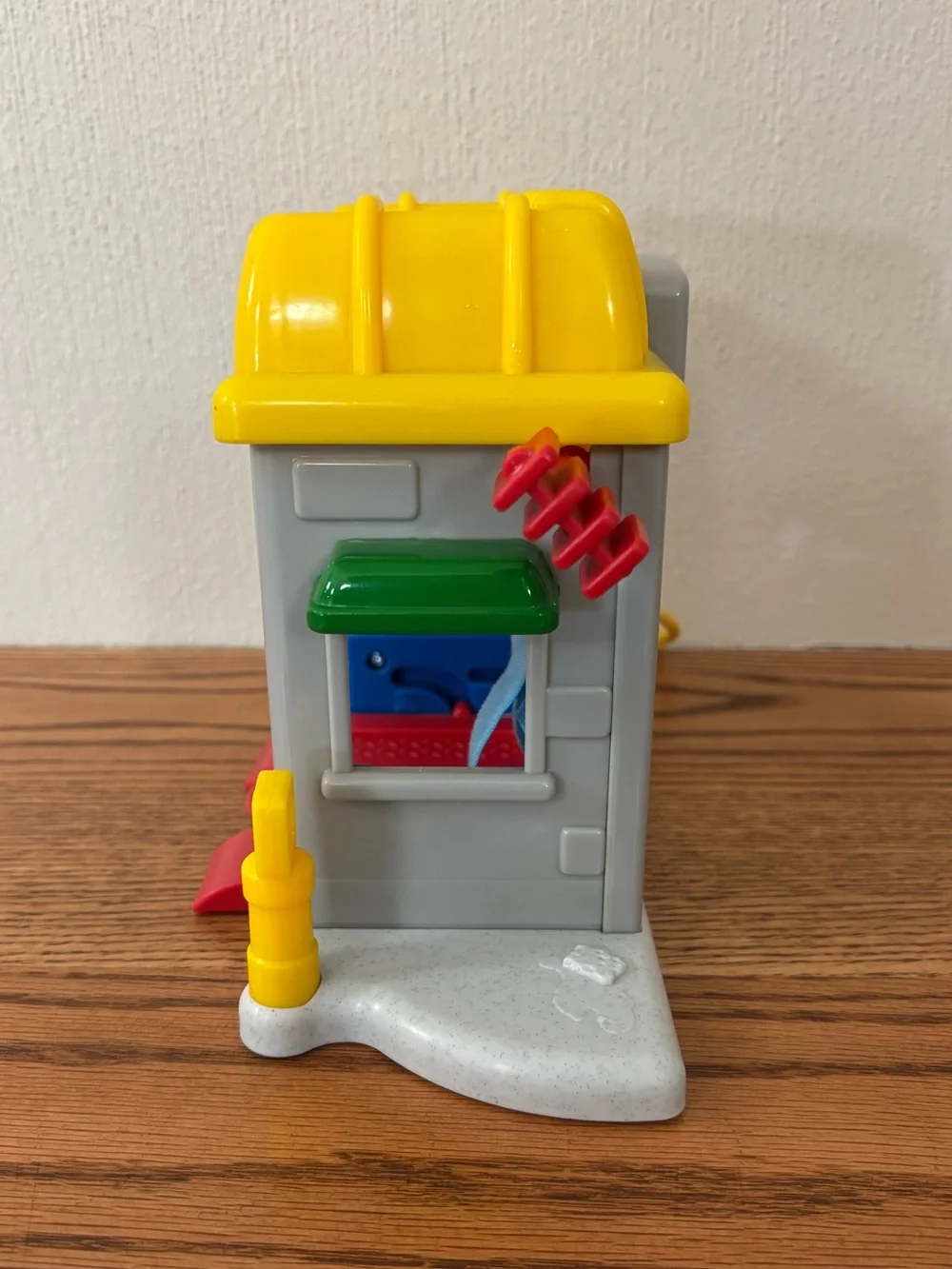 Vintage FISHER PRICE Little People Gas and Go Car Wash 2002 Pretend Play